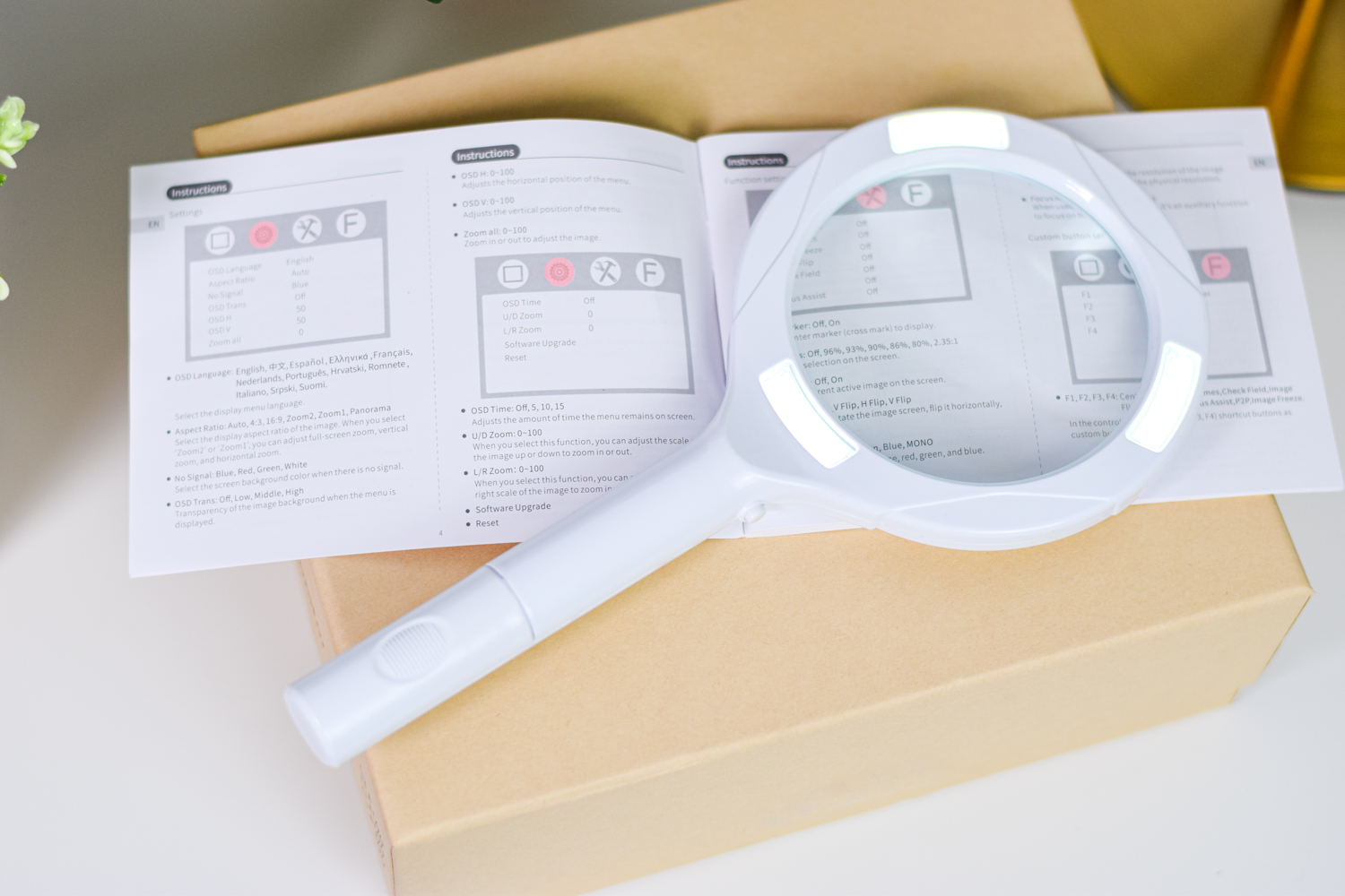 Mercury LED Illuminated Magnifying Glass - Image 5