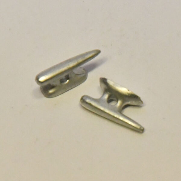 Mantua Metal Cleats 6.5x14x3mm Pk 2